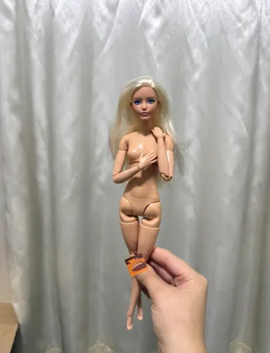 Barbie basic 02
