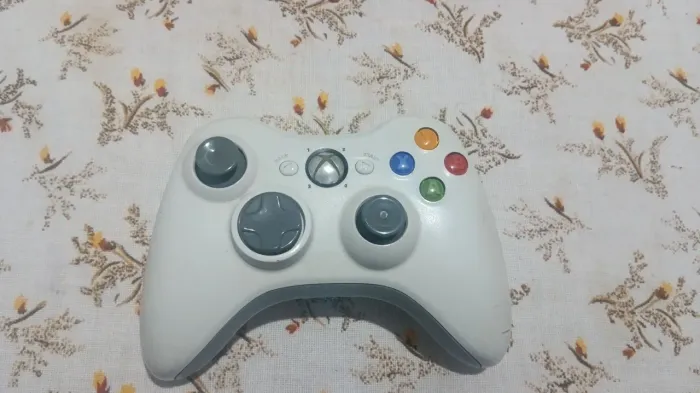 Controle de Xbox 360 branco usado