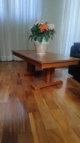 Mesa de centro em madeira maciça Cerejeira - 1,1x0,6 metros de tampo