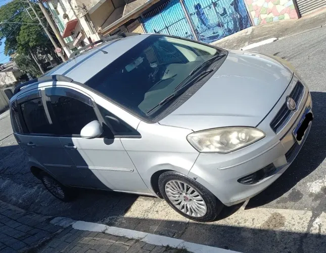 Fiat Idea Essence 1.6 Flex 16V 5P 2013