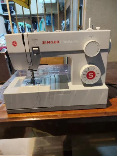 Máquina de costura Singer 4411