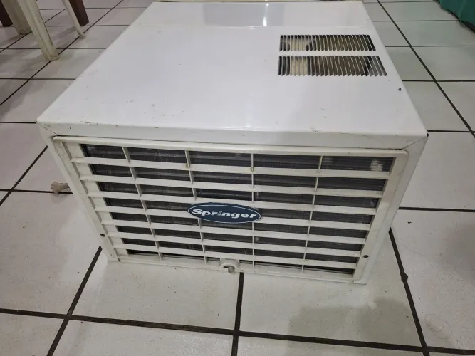 AR CONDICIONADO DE JANELA 12 MIL BTUS