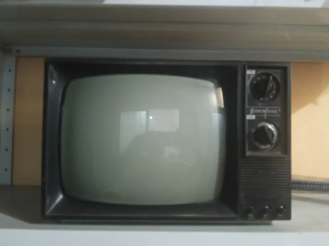Vendo tv antiga para colecionador 