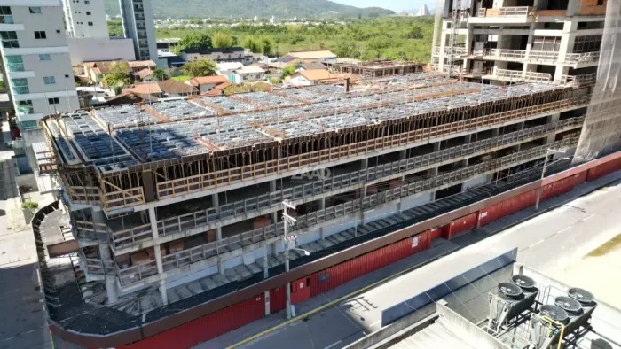 SALA COMERCIAL EM ITAPEMA 100M DA AV. NEREU RAMOS