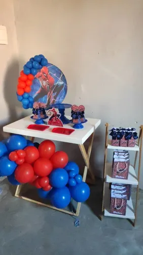 Personalizados Aparti de 4 reais e Mini festa na mesa
