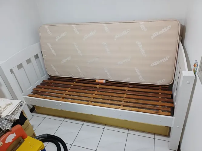 Cama solteiro em MDFZ semi nova