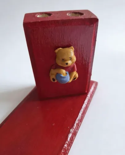 Porta caneta/ lápis vermelho do ursinho Pooh