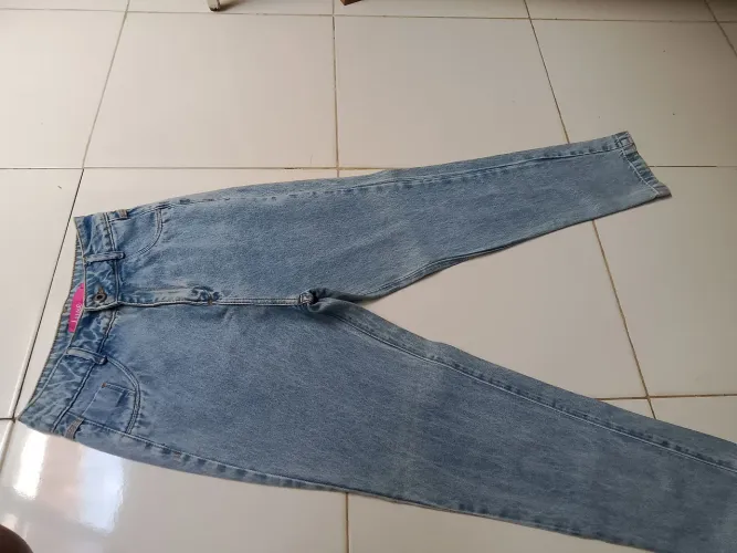 Roupas usadas em perfeito estado de conservação