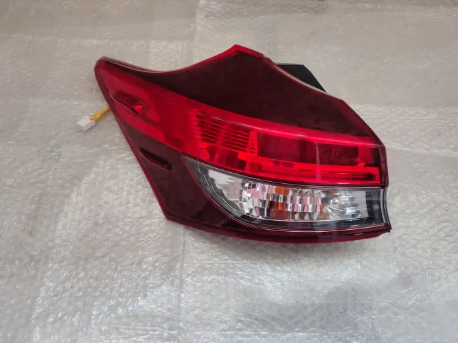 Lanterna traseira esquerda c led  Toyota yaris retch  2019 a 2024.original 
