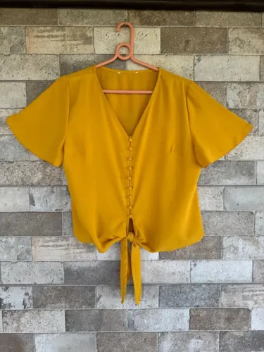 Blusa mostarda com amarração tamanho 42