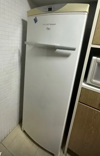 Freezer vertical duas funções (freezer e geladeira)