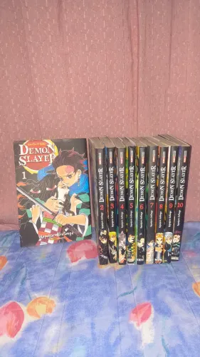 Mangá DEMON SLAYER 1 - 10 ( acompanha brindes )