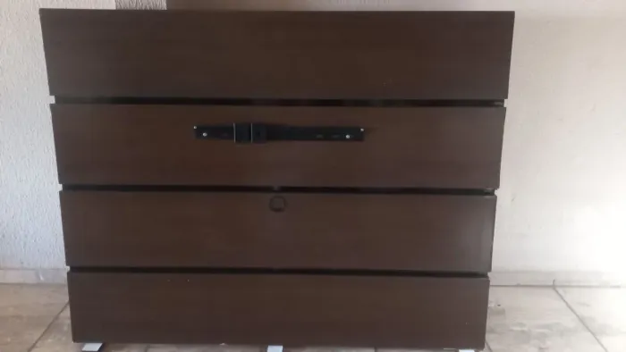 PAINEL DE TV ESPECIAL 1.80x1.40 COM SUPORTE DE CORRER EM ESTADO DE NOVO 