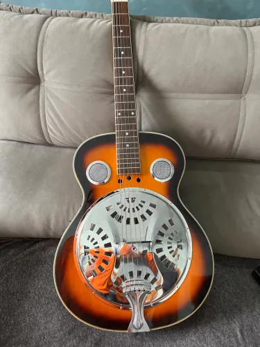 Violão ressonador eletroacústico