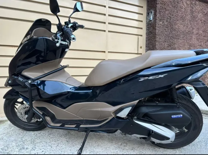 Vendo PCX semi nova ano 2025 com 2741km