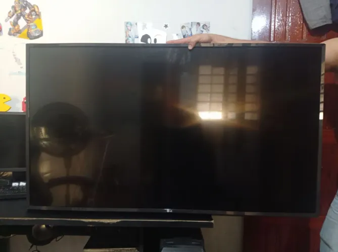 Vendo esta TV LG Smart 49 polegadas tela quebrada
