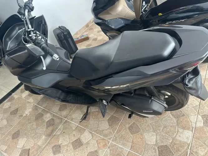 Vende-se uma PCX ano2023 única dona valor 17.999 interessados chama no ZAP *85