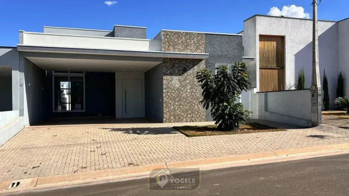 CASA À VENDA NO CONDOMÍNIO PORTAL DO SOL EM HOLAMBRA/SP COM 3 SUÍTES E CLOSET