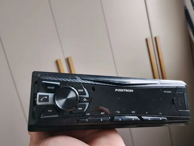 Rádio bluetooth pósitron entrada USB frontal.