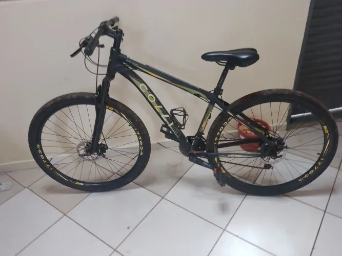 Vende ou troca por celular em ótima condições de uso assim como a minha BIKE