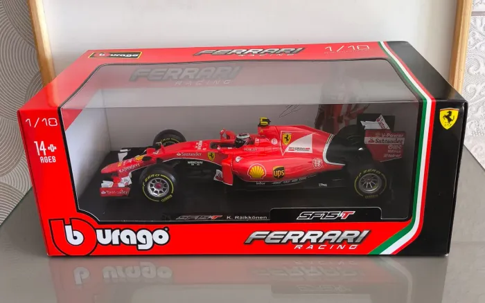 miniatura Ferrari SF15-T Kimi Räikkönen Escala 1/18