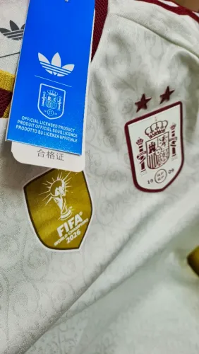 Camisa Espanha duas estrelas e patch de campeã