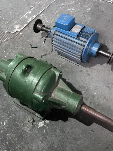 Vende-se máquina de baixa e alta rotação 