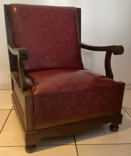 Poltrona Vintage - Madeira Maciça - Requer Manutenção