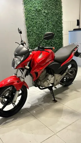 HONDA CB 300 IMPECÁVEL