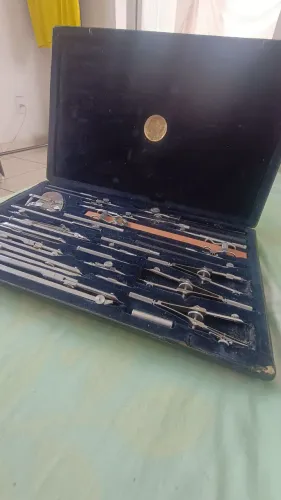 Estojo Compasso Kern Aarau Suiço Anos 70 21 Peças (Usado)