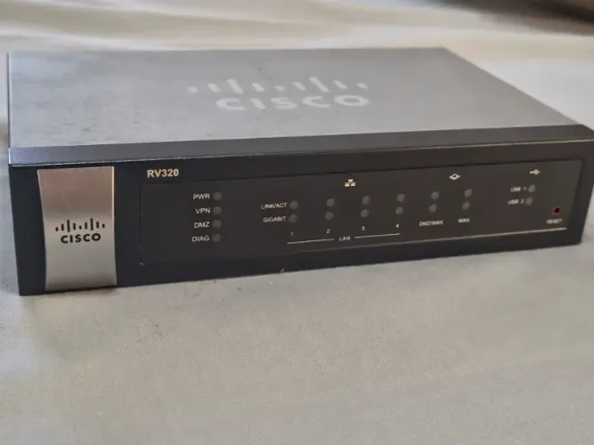 Vendo roteador Cisco VPN com Dual WAN Gigabit modelo RV320