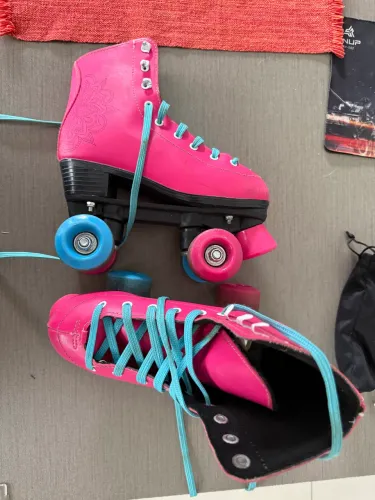 Patins Clássico 4 Rodas - Tamanho 33 A 34 - Fun