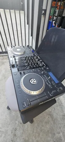 Controladora DJ Numark Mixdeck Quad - CD, USB e MIDI - Excelente Estado