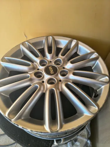Vendo 4 rodas, aro 17pol, originais do carro Mini Cooper S