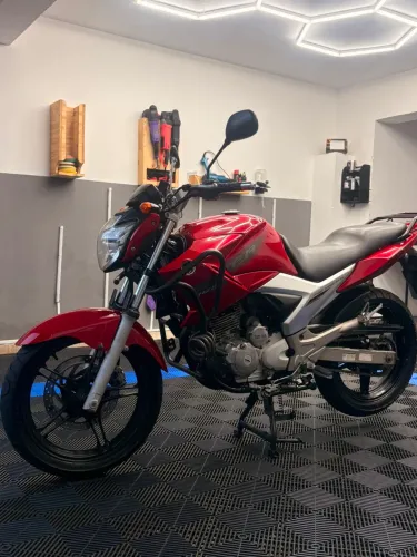 Vendo fazer 250 zera moto muito conservada 