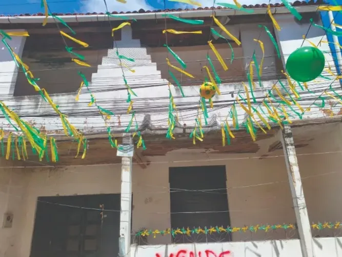 CASA DUPLEX COM PONTO COMERCIAL NO QUINTINO CUNHA