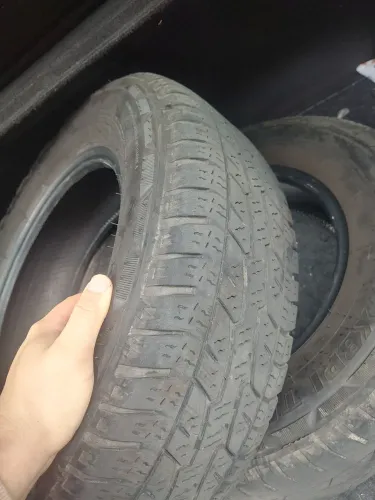 Vendo 2 pneus ALL terrain 
