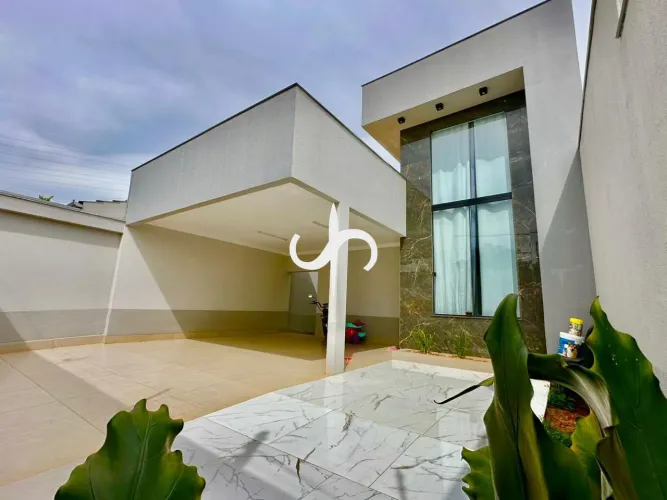 Casa com Piscina e Suíte com Closet | Residencial Flamboyant | 140 m²