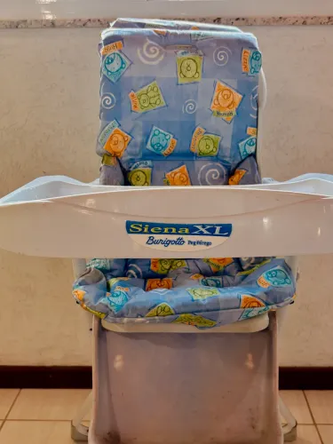 Cadeira de bebê para comer