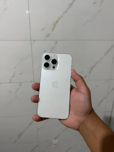 iPhone 15 Pro Max 256Gb Sem detalhes + caixa e cabo
