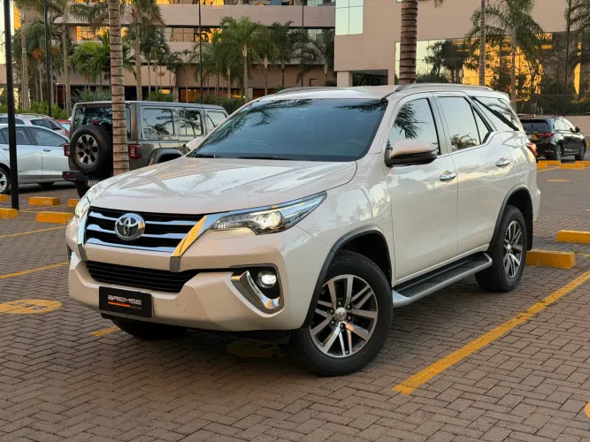 Toyota Hilux SW4 SRX 4X4 2.8 TDI 16V Dies. Aut. 2019