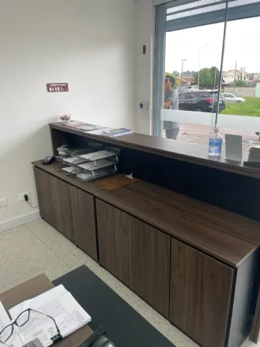 2 Armários de 3 Portas + Balcão de atendimento (excelente estado)
