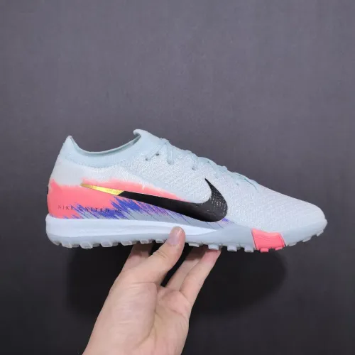 Chuteira Society Nike United - Performance e Estilo em Campo!