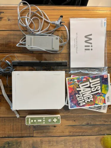 Nintendo Wii Desbloqueado + Kit Completo Sports + 3 Jogos originais 