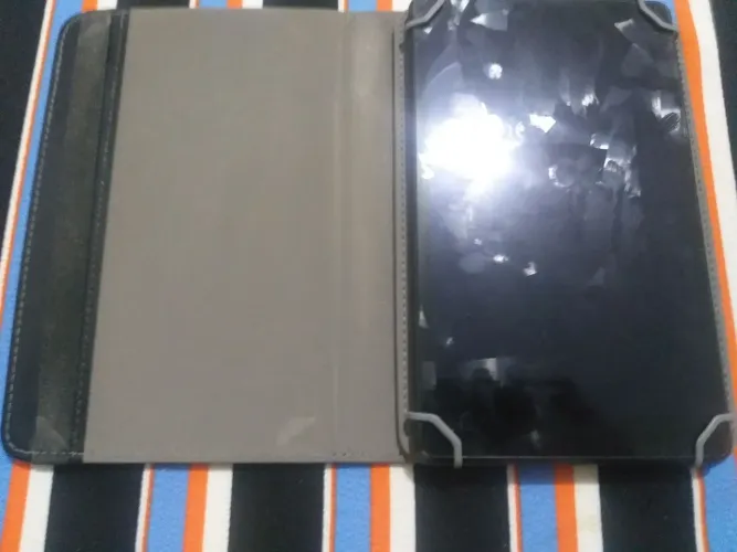 Tablet tá A conservadissima e o outro um micro sistema 3 em 1 cd dvd mp3 r