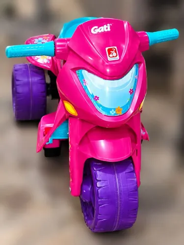 Moto elétrica de brinquedo