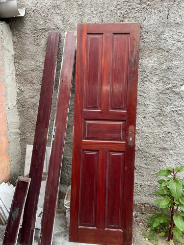 Porta de Madeira Muiracatiara Maciça 60x210cm - Excelente Estado