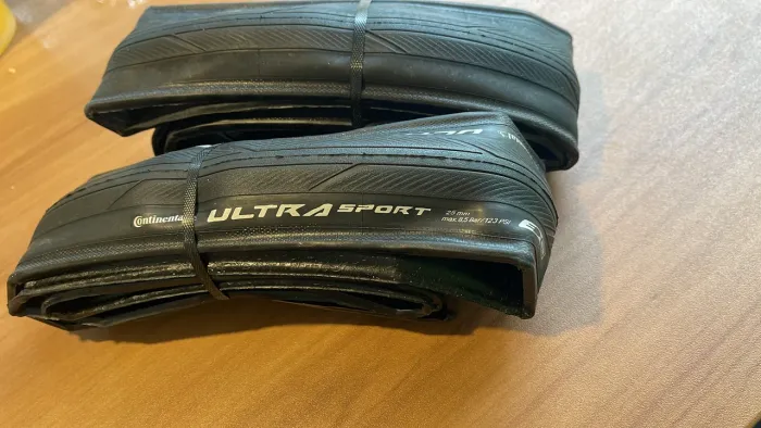 Par de pneu continental 700x25 Ultra Sport III novos