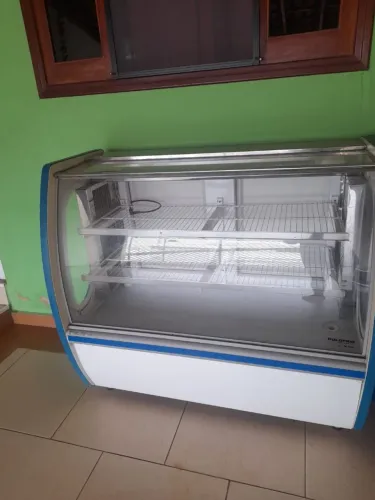 vitrine refrigerada expositora comercial da Polo Frio/Polofrio