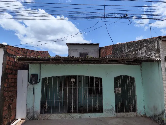 Casa a venda entre Cabanagem e Panorama XXI.
